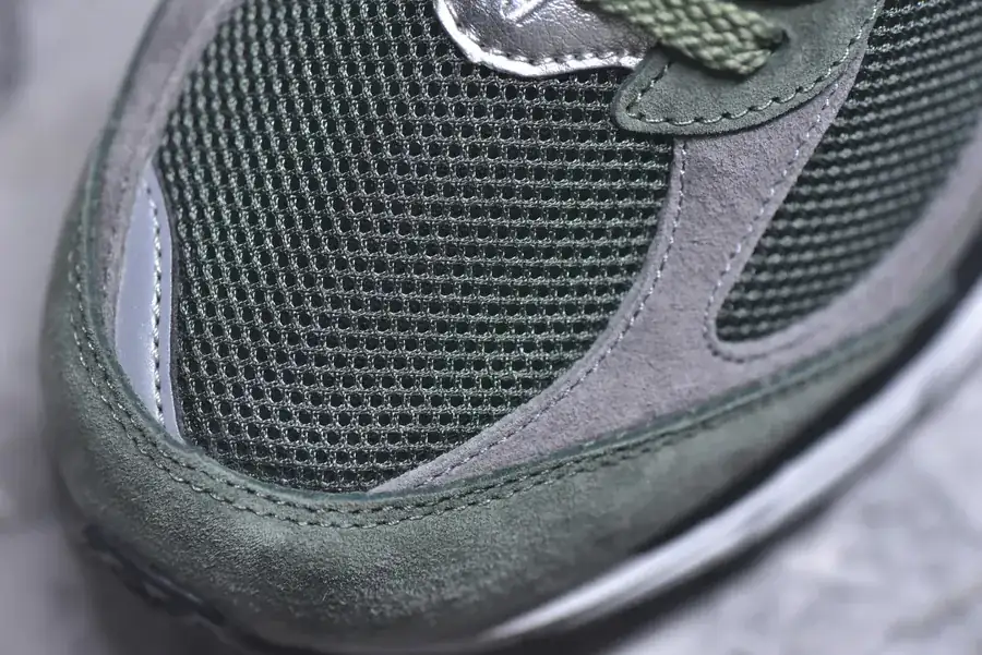 New Balance 2002 Retro Running Shoes