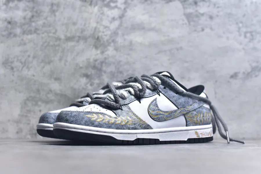Nike SB Dunk Low in Wheat Grey with Tied Straps Low Top Casual Sneakers
