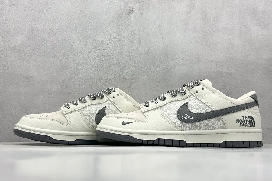 NK SB Dunk Low x North Face Collaboration Premium Customized Low Sneakers