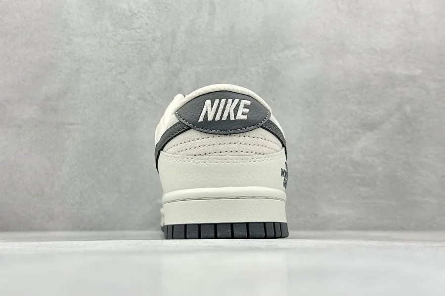 NK SB Dunk Low x North Face Collaboration Premium Customized Low Sneakers