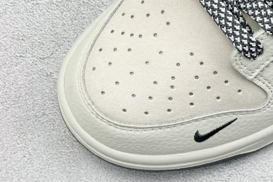 NK SB Dunk Low x North Face Collaboration Premium Customized Low Sneakers