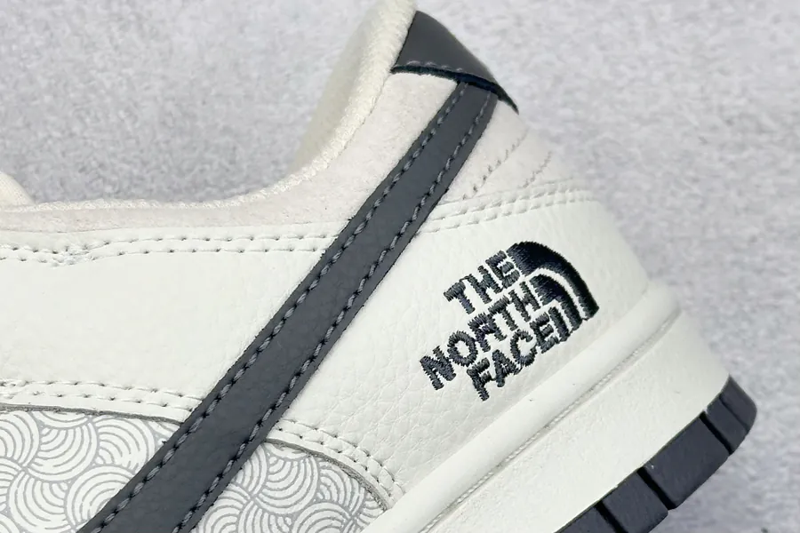 NK SB Dunk Low x North Face Collaboration Premium Customized Low Sneakers