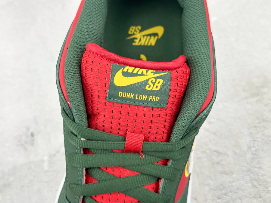 Nike Dunk SB LOW PRM 'SEATTLE SUPERSONICS' Red Green