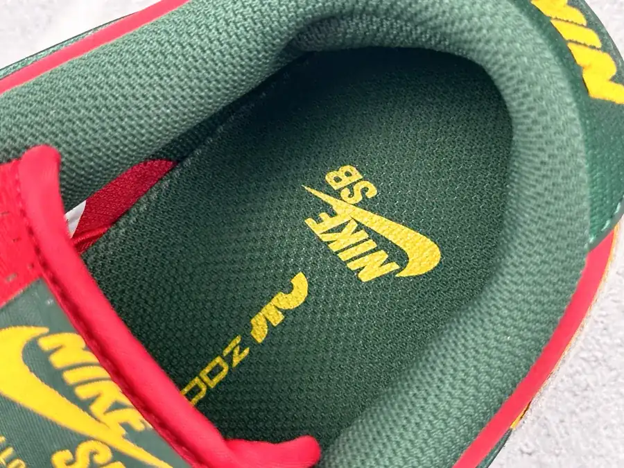 Nike Dunk SB LOW PRM 'SEATTLE SUPERSONICS' Red Green