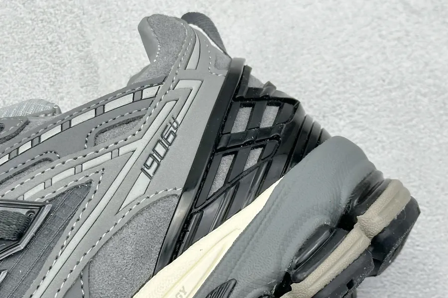 New Balance 1906 Vintage Sneaker