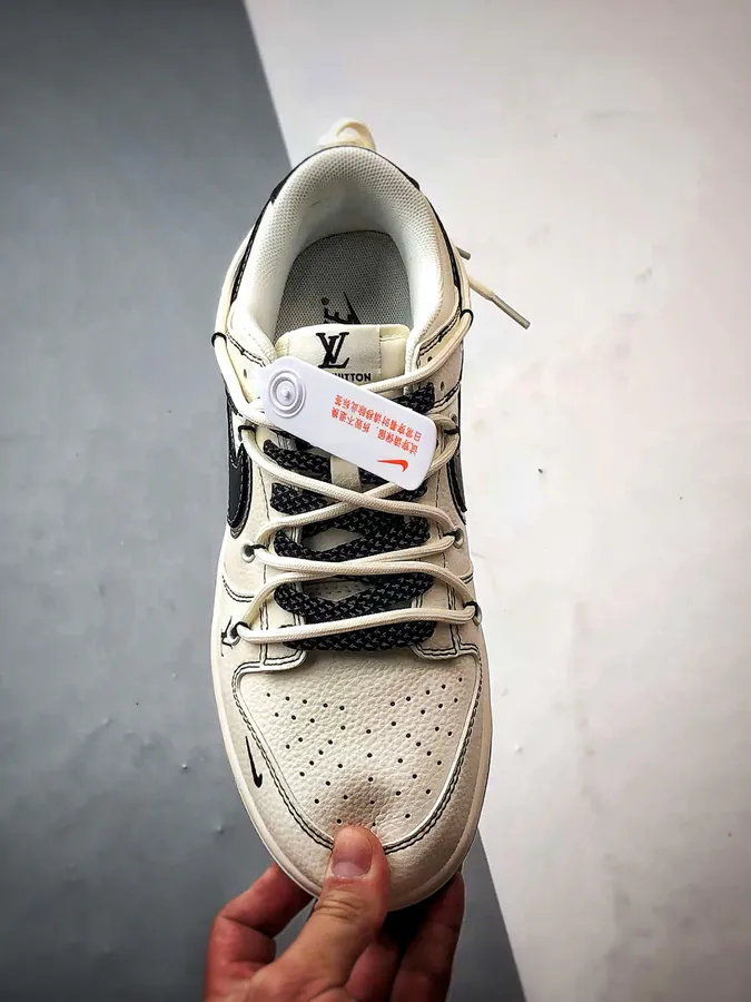 LV High End Customized Low Top Sneaker with Dual Hook Design