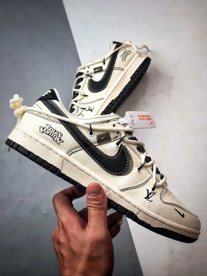 LV High End Customized Low Top Sneaker with Dual Hook Design