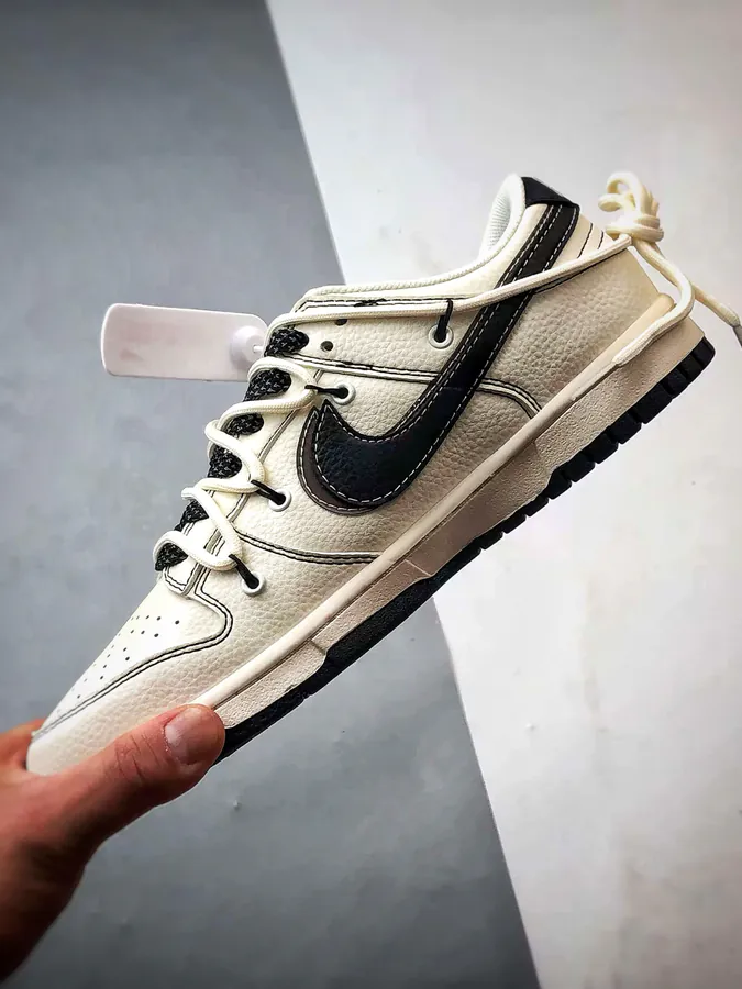 LV High End Customized Low Top Sneaker with Dual Hook Design