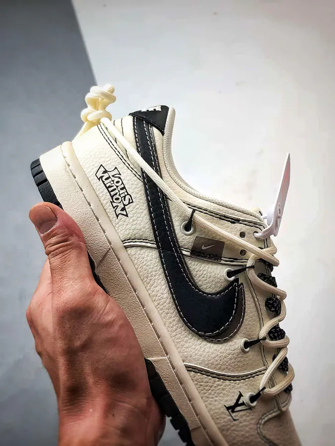 LV High End Customized Low Top Sneaker with Dual Hook Design