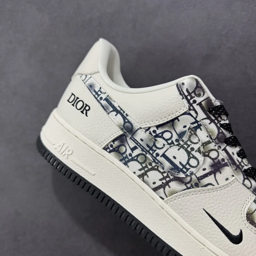 OG Version Air Force 107 Low Sneakers