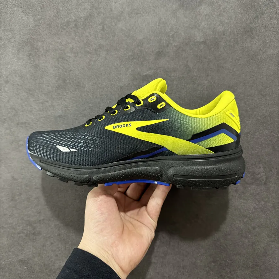 Brooks Ghost 15 Classic Training Shoe with Thick Sole