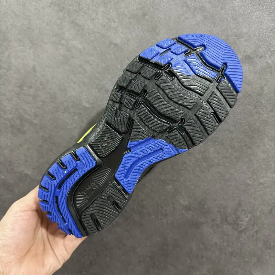 Brooks Ghost 15 Classic Training Shoe with Thick Sole