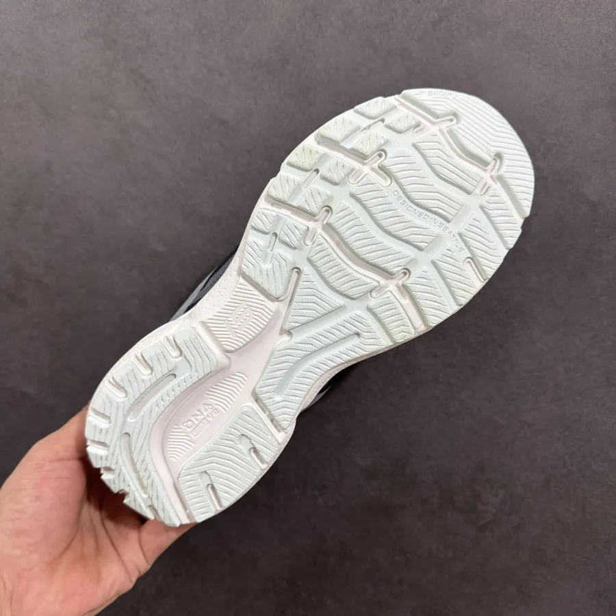Brooks Ghost 15 Classic Training Shoe