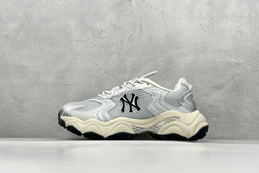 MLB Cargo Chunky Sneaker with New York Yankees Design