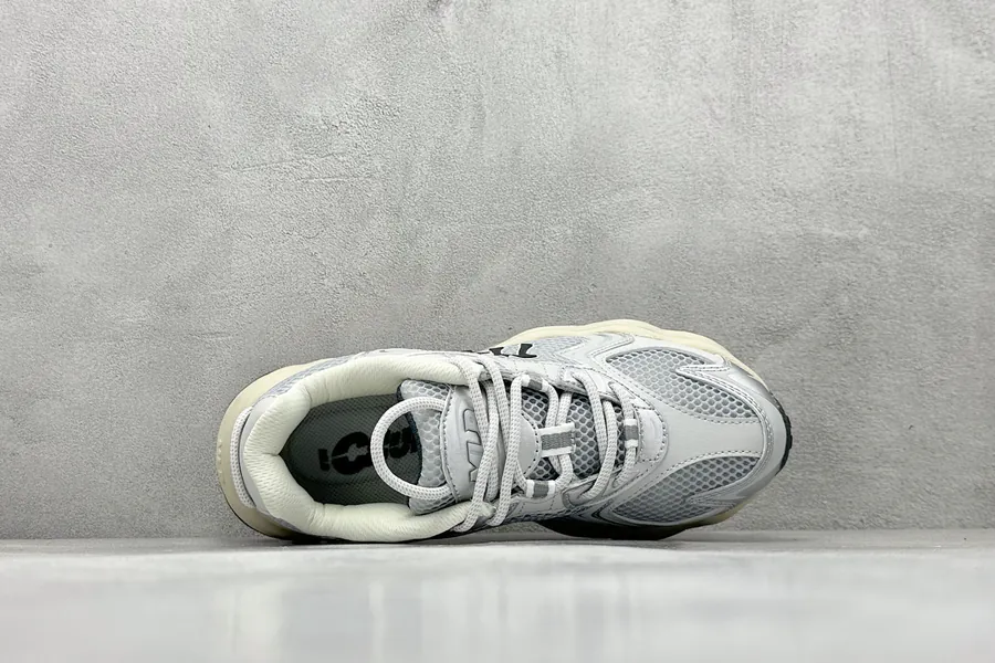 MLB Cargo Chunky Sneaker with New York Yankees Design