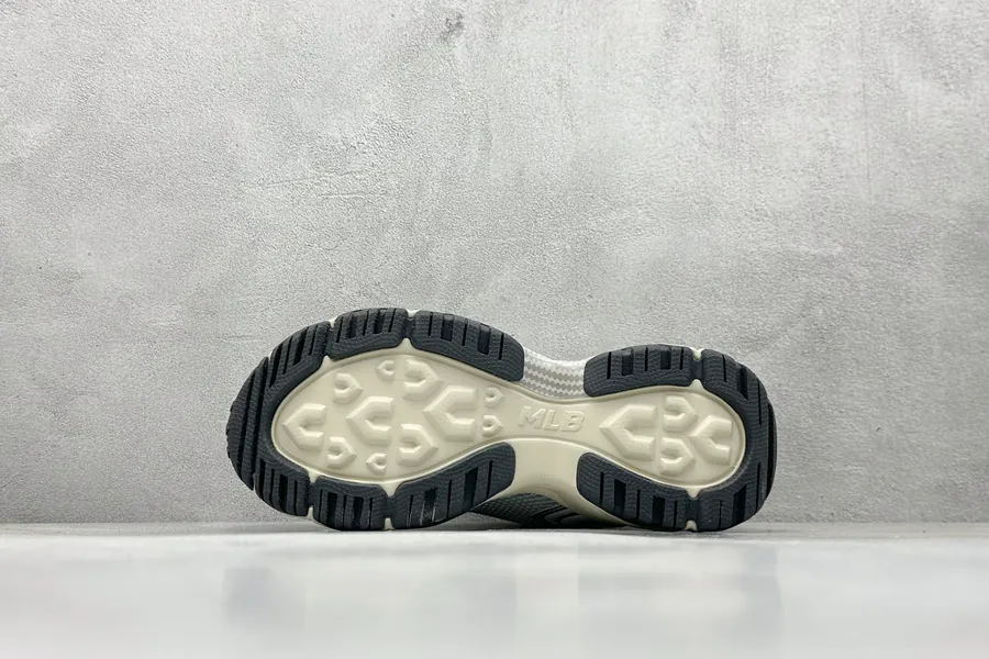 MLB Cargo Chunky Sneaker with New York Yankees Design