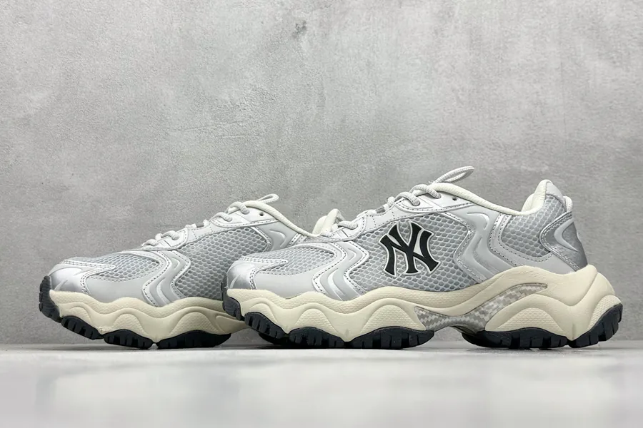 MLB Cargo Chunky Sneaker with New York Yankees Design