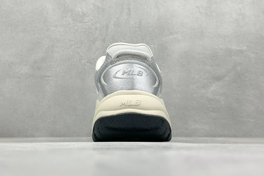 MLB Cargo Chunky Sneaker with New York Yankees Design