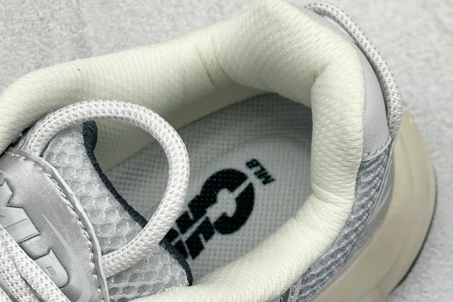 MLB Cargo Chunky Sneaker with New York Yankees Design