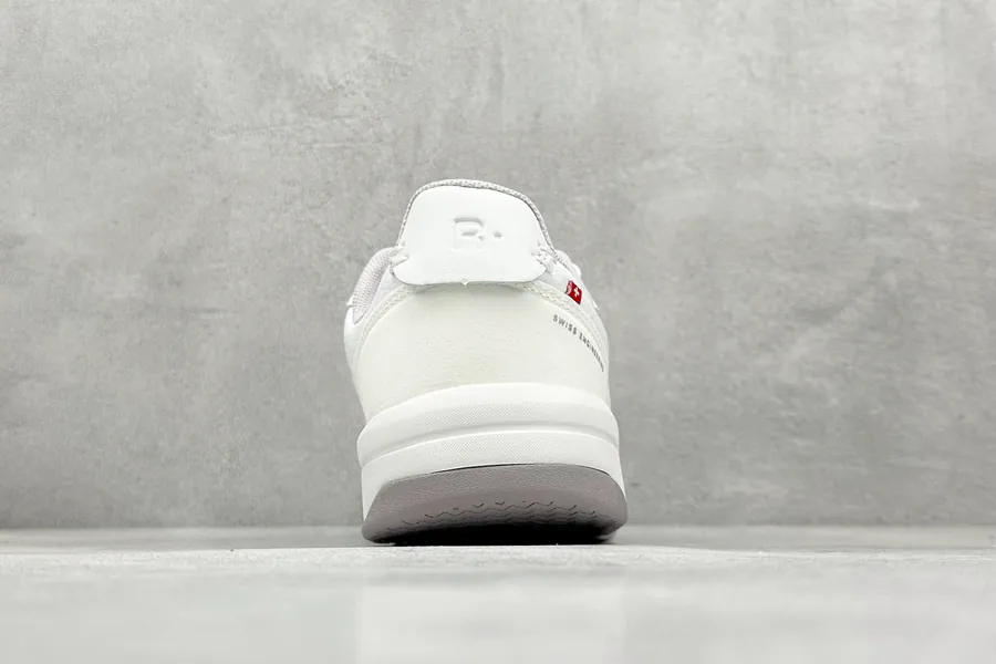 Roger Advantage Federer x On Light Sport Sneaker