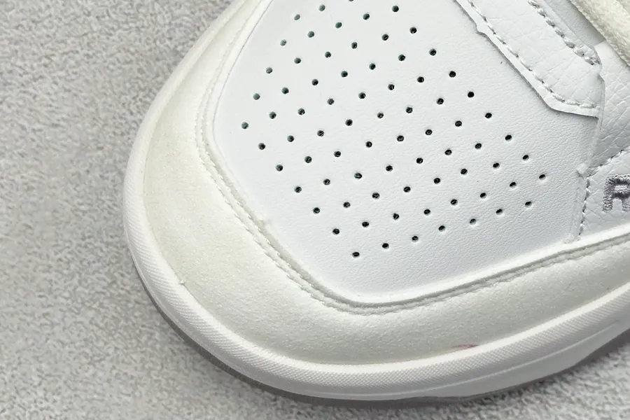 Roger Advantage Federer x On Light Sport Sneaker