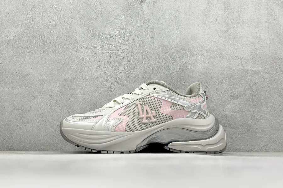 MLB New York Yankees Curve Runner Low Top Sneaker