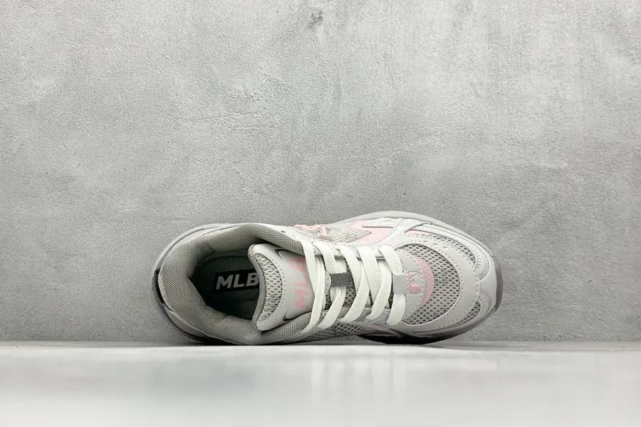 MLB New York Yankees Curve Runner Low Top Sneaker