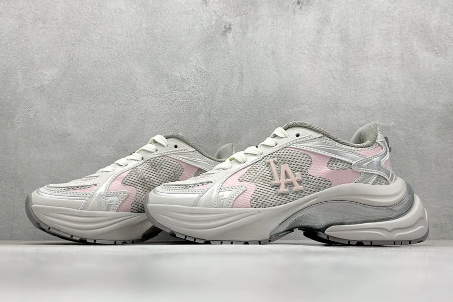 MLB New York Yankees Curve Runner Low Top Sneaker
