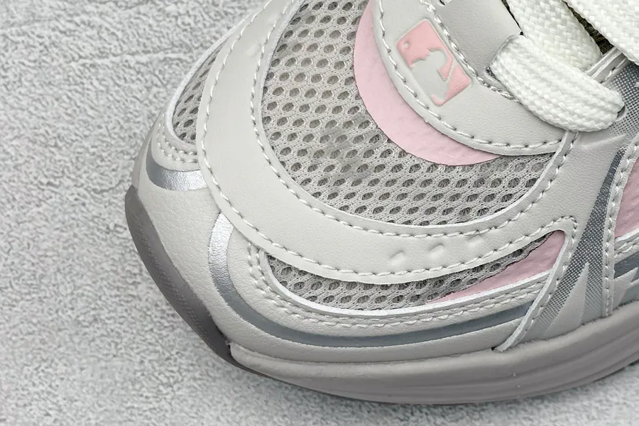 MLB New York Yankees Curve Runner Low Top Sneaker