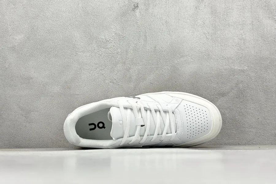 Roger Advantage Federer x On Lightweight Sporty Sneakers