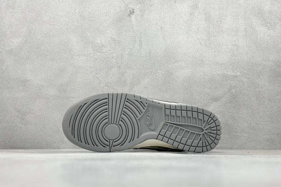 Nike SB Dunk Low x Stussy Minimalist Design, Premium Material