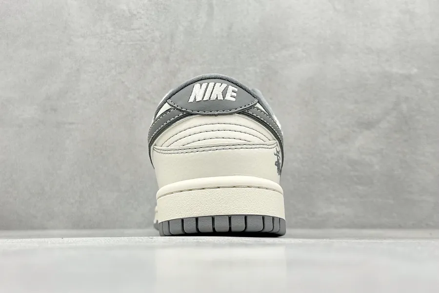 Nike SB Dunk Low x Stussy Minimalist Design, Premium Material