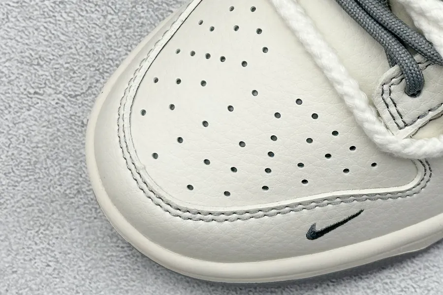 Nike SB Dunk Low x Stussy Minimalist Design, Premium Material