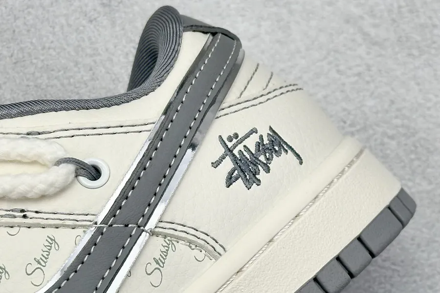 Nike SB Dunk Low x Stussy Minimalist Design, Premium Material