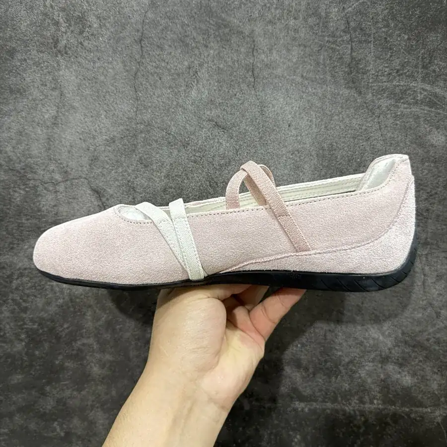 Top Pure Original TOB240250 Ballet Flats with Low Heel Design