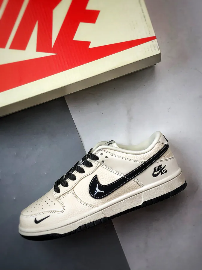 NK Dunk Low Retro in Premium Material