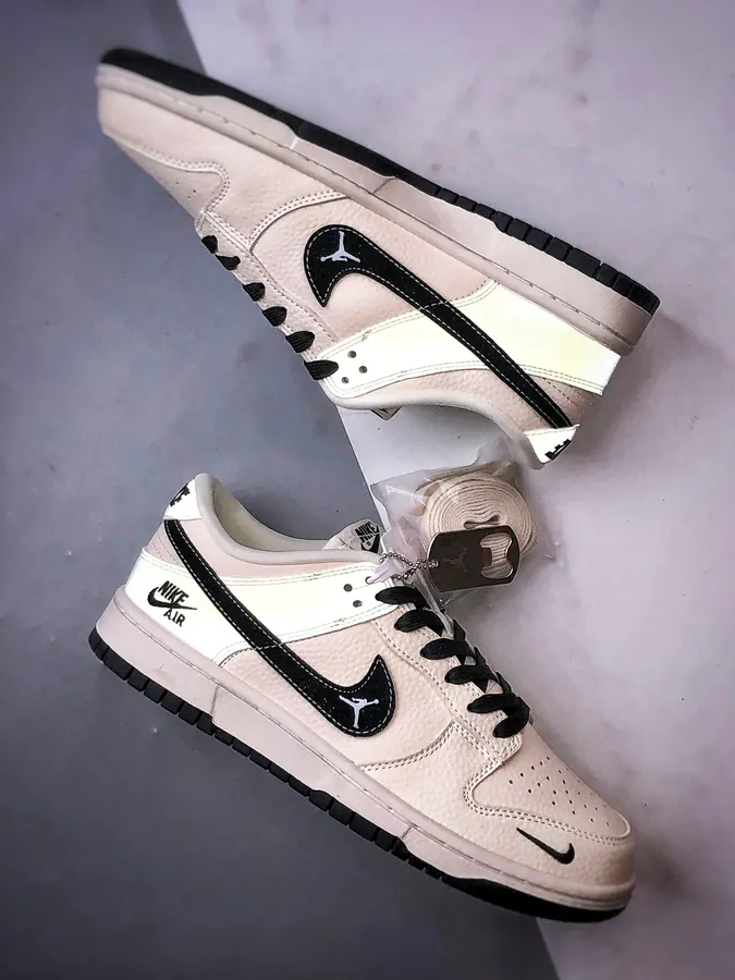 NK Dunk Low Retro in Premium Material