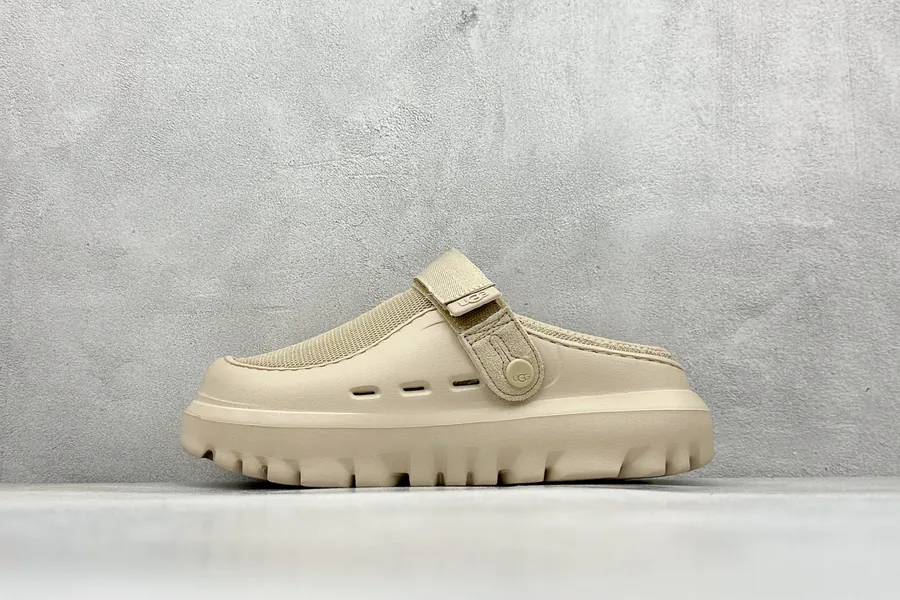 GoldenGlow Slide Simple Fashion EVA Anti Wear One Piece Slippers