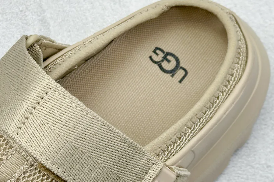 GoldenGlow Slide Simple Fashion EVA Anti Wear One Piece Slippers