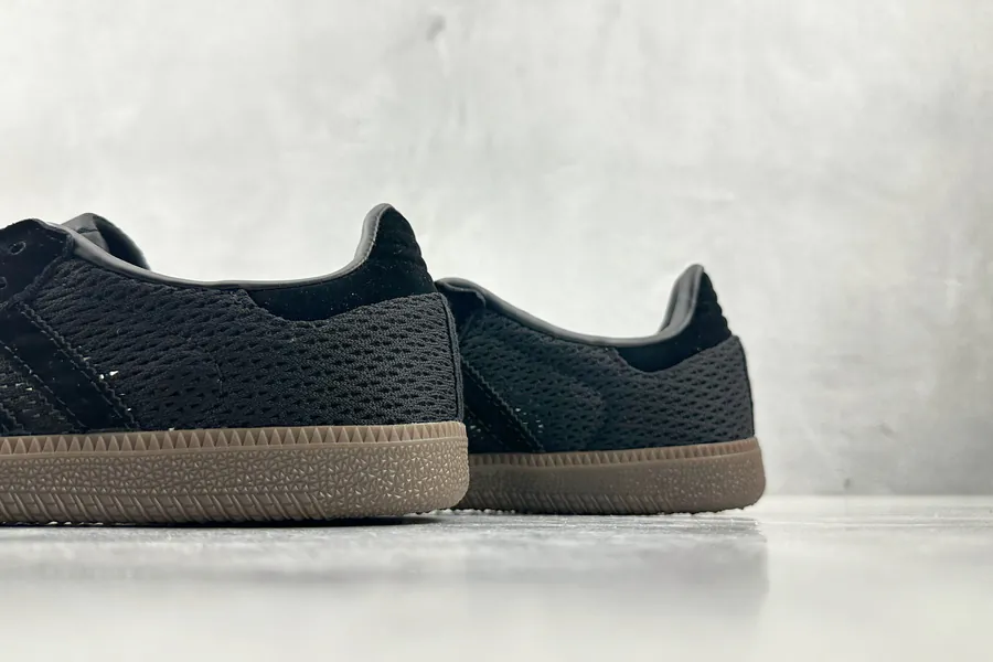 Adidas Originals Samba in Black Brown