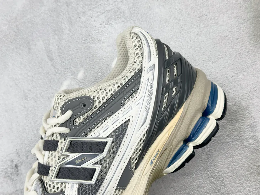 New Balance U1906NA Sneaker