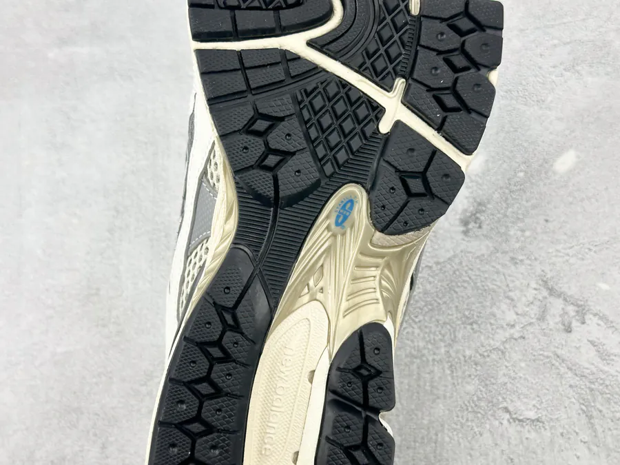 New Balance U1906NA Sneaker