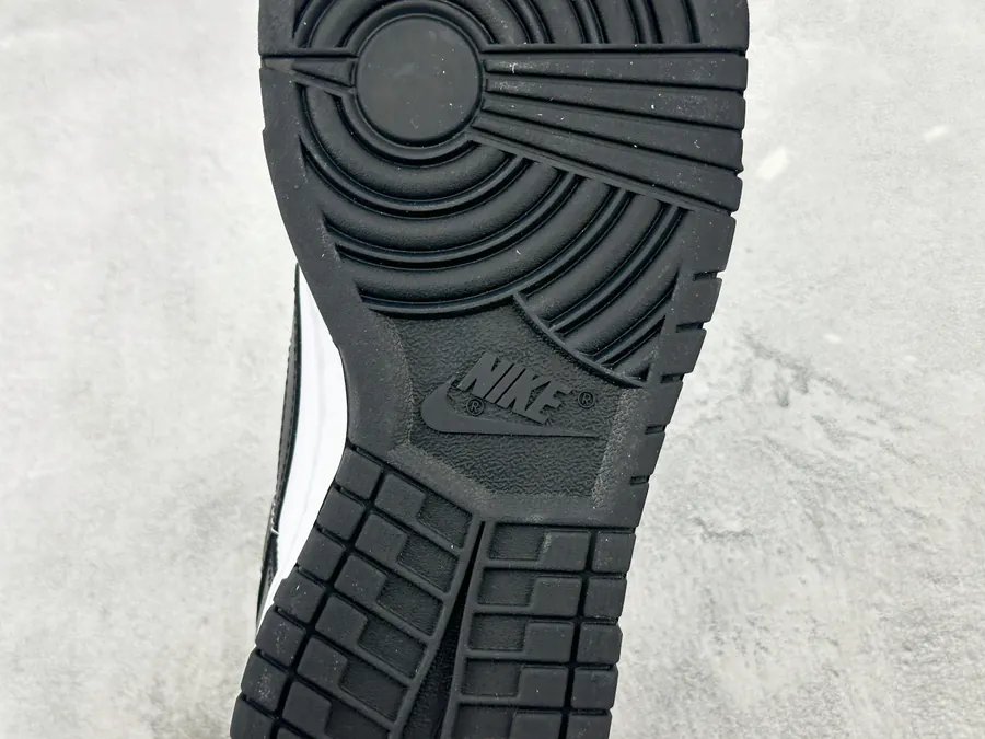 Nike Dunk LOW RETRO Panda White Black