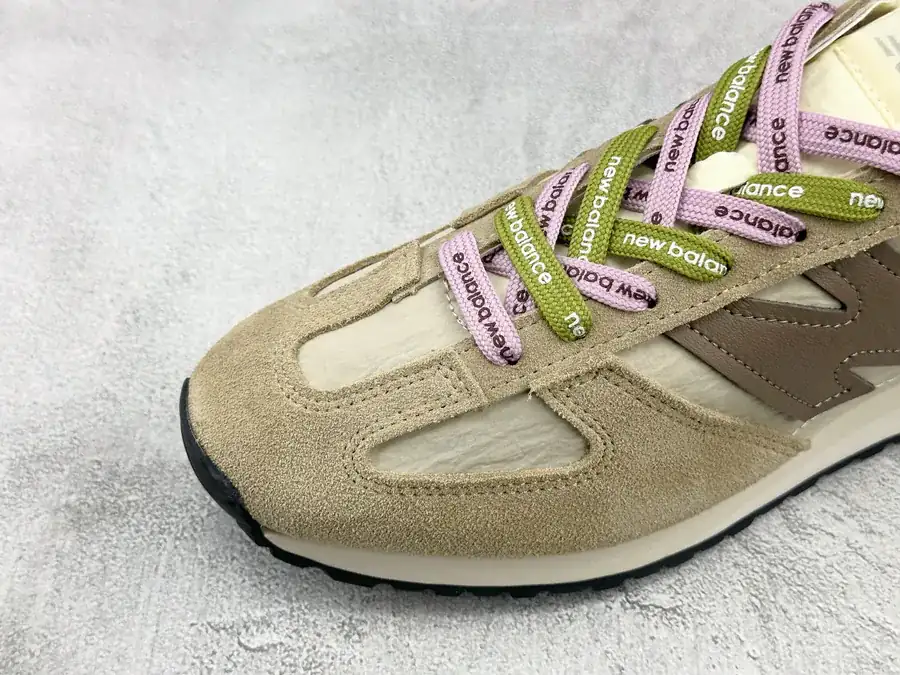 New Balance NB 471 Bucket Bag in Brown and Green