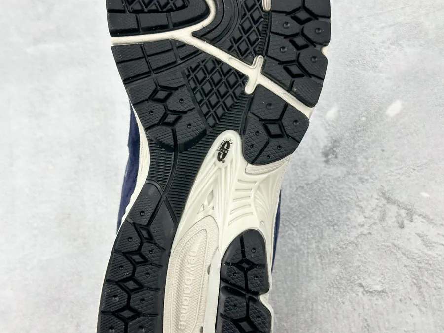 New Balance NB 2002R Navy Blue Sneaker