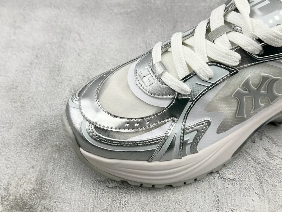 MLB Chunky Jogger in White