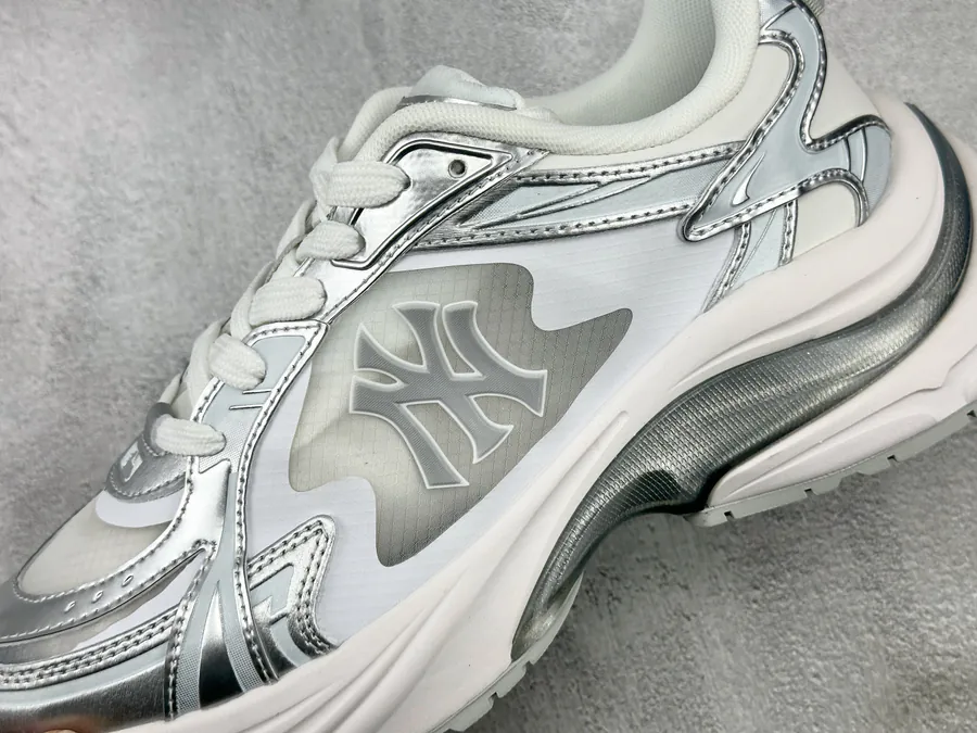 MLB Chunky Jogger in White