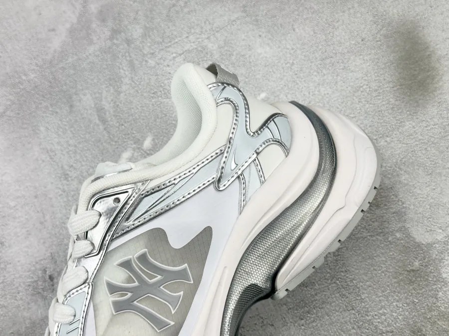 MLB Chunky Jogger in White