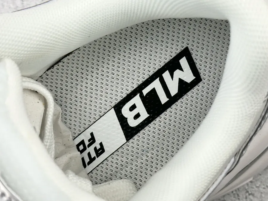MLB Chunky Jogger in White