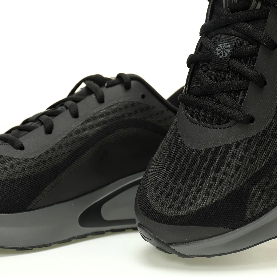 Nike Journey Run All Black Lightweight Running Shoes with Comfortable Cushioning